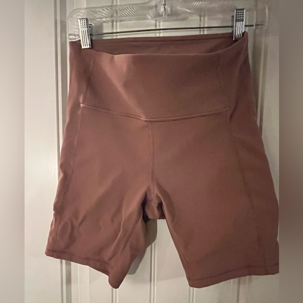 Lululemon Spiced Chai Ribbed Contoured High-Rise Short 8”, size 8 - Picture 6 of 8